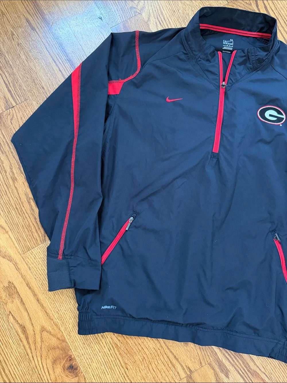 Nike Georgia Bulldogs Quarter Zip Pullover. Size Medium. Like New Condition. UGA